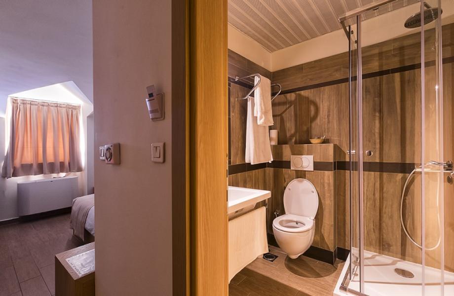 Comfort Single Room with Queen Bed